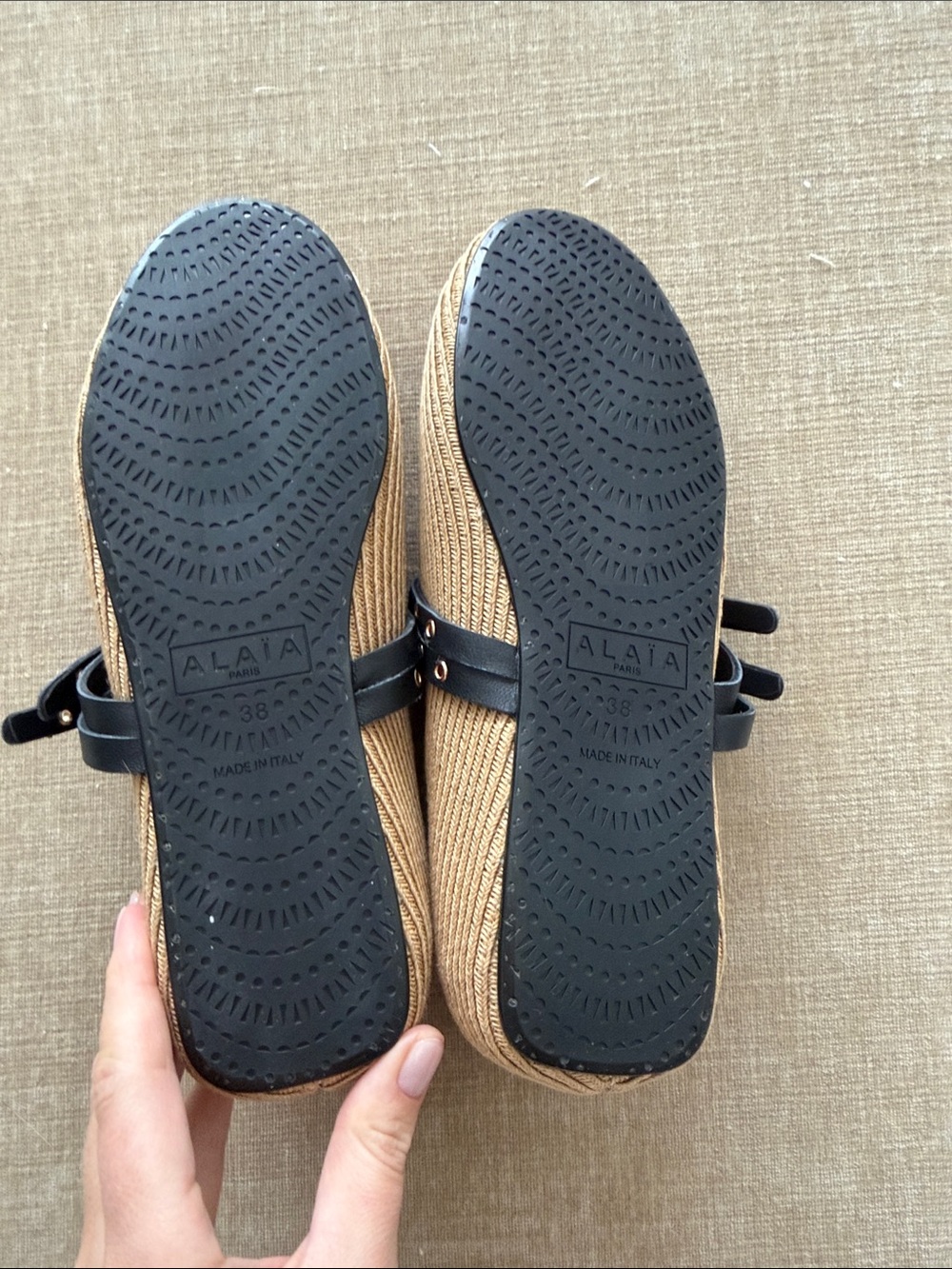 Alaia flats women shoes size 38 but run smaller. Authentic - Picture 6 of 12